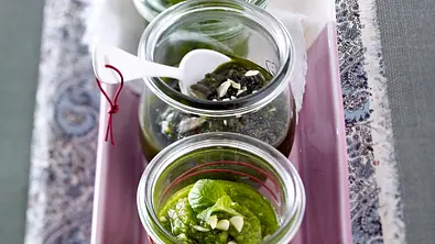 Mandel-Rauke-Minz-Pesto Rezept - Foto: LECKER @ Bauer Media Group