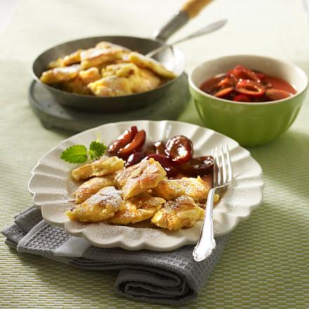 Mandel-Schmarrn mit Amaretto-Pflaumen Rezept