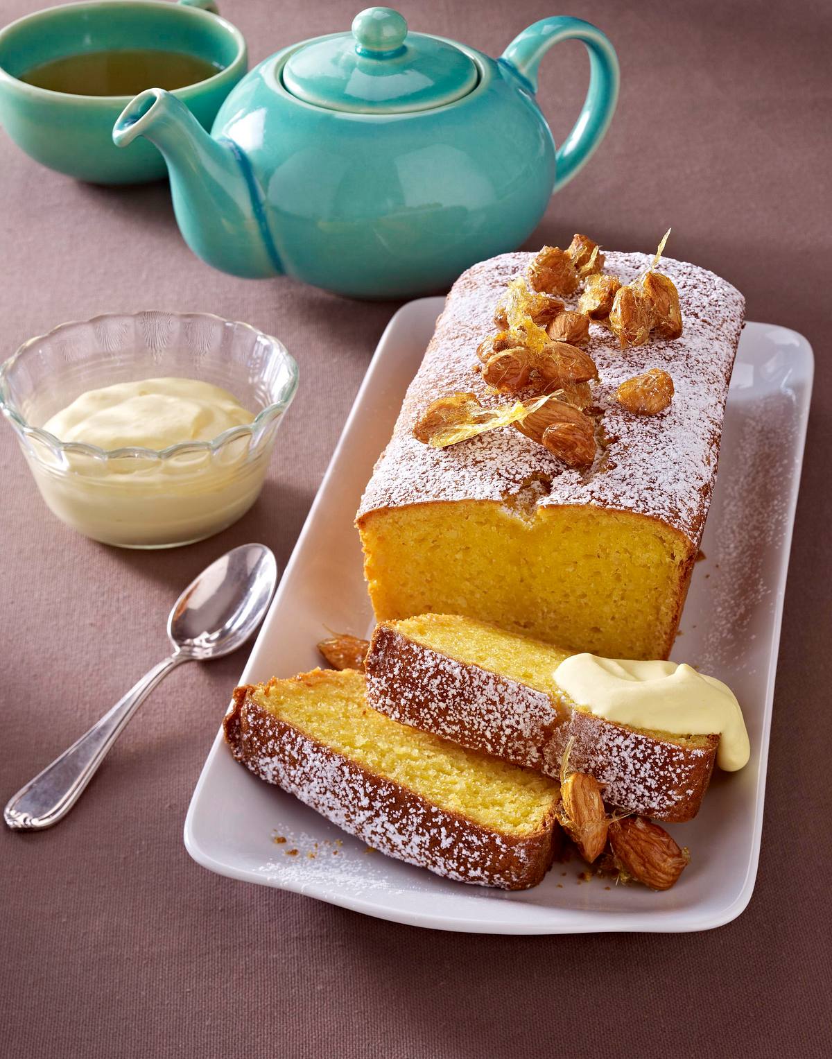 Mandel-Vanille-Blitzkuchen mit Rum-Sahne QimiQ Rezept