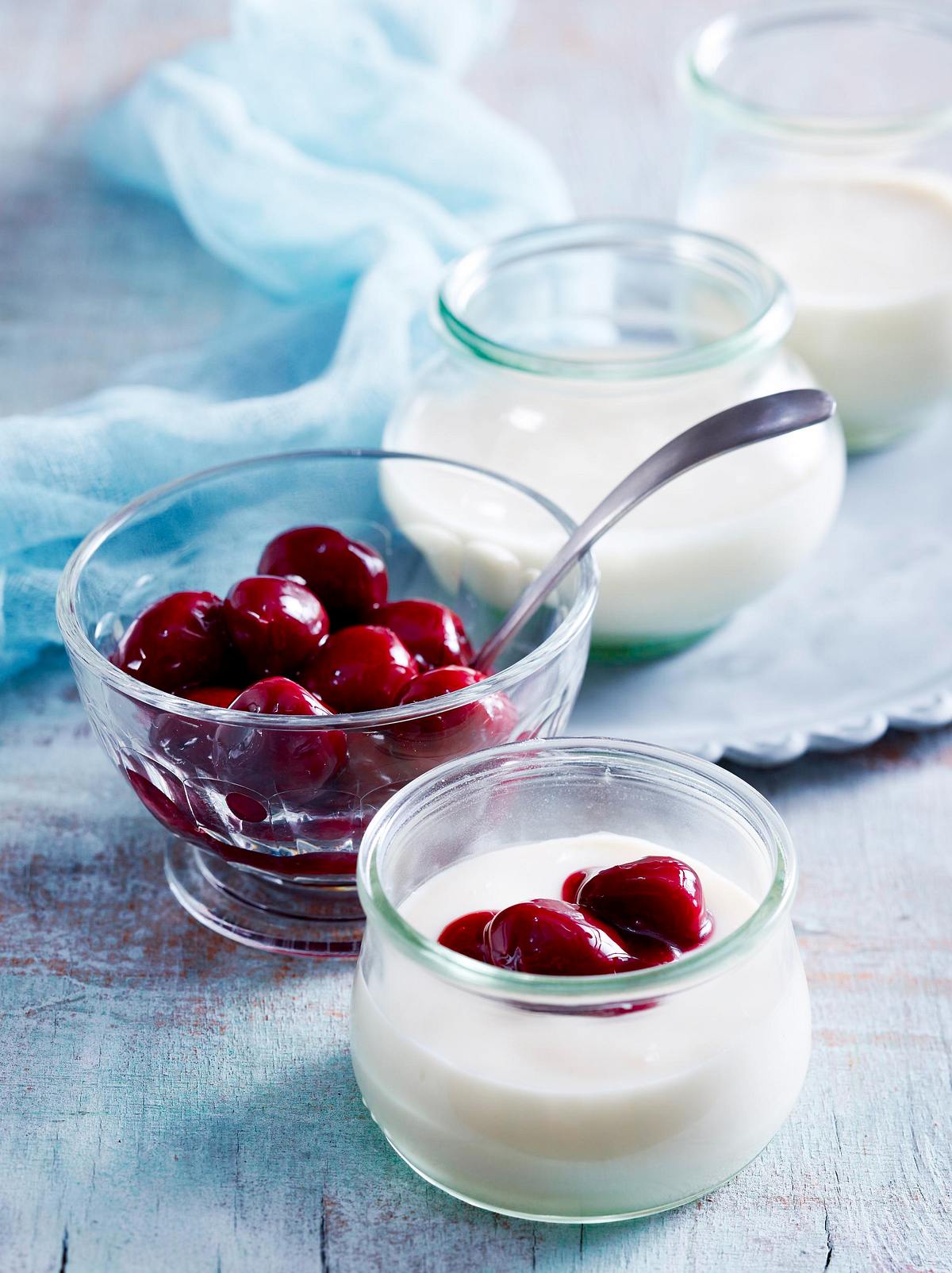 Mandelcreme mit Kirschen Rezept
