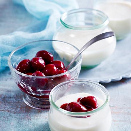 Mandelcreme mit Kirschen Rezept Mandelcreme mit Kirschen Rezept