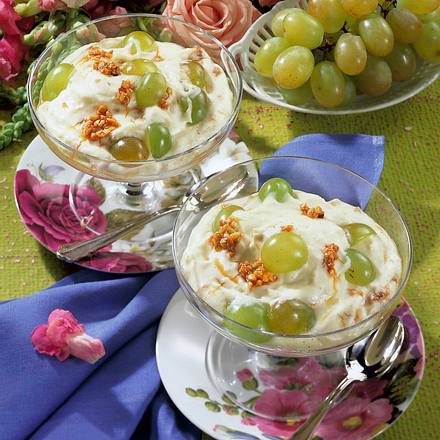 Mandelcreme mit Weintrauben Rezept Mandelcreme mit Weintrauben Rezept