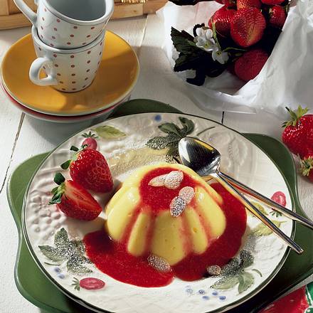 Mandelflammerie mit Erdbeersoße Rezept Mandelflammerie mit Erdbeersoße Rezept