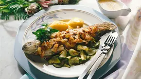 Mandelforelle mit Zucchinigemüse Rezept - Foto: LECKER @ Bauer Media Group Mandelforelle mit Zucchinigemüse Rezept - Foto: LECKER @ Bauer Media Group