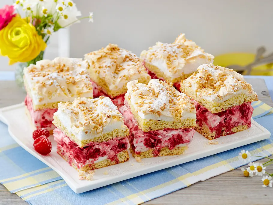 Mandelkuchen mit Baiser und Himbeersahne Rezept Mandelkuchen mit Baiser und Himbeersahne Rezept