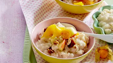 Mandelmilchreis mit Obstsalat Rezept - Foto: LECKER @ Bauer Media Group