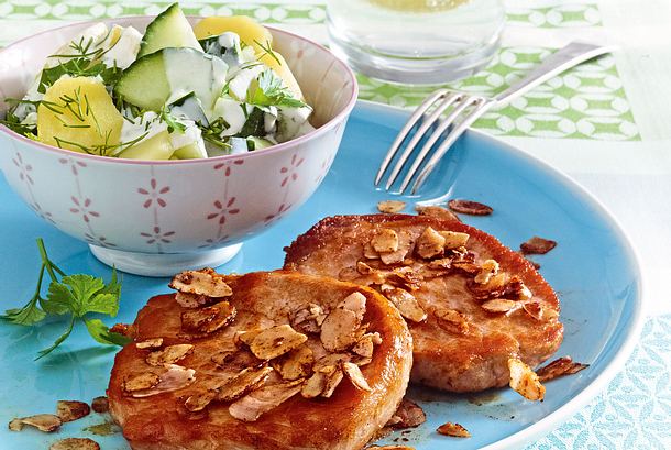Mandelschnitzel zu warmen Gurkenkartoffelsalat Rezept Mandelschnitzel zu warmen Gurkenkartoffelsalat Rezept