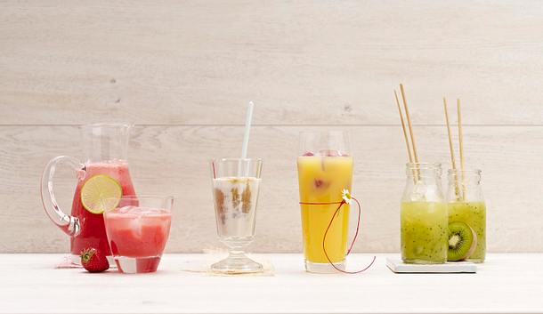 Mango-Apfel-Molke-Drink mit Himbeer-Eiswürfeln Rezept Mango-Apfel-Molke-Drink mit Himbeer-Eiswürfeln Rezept