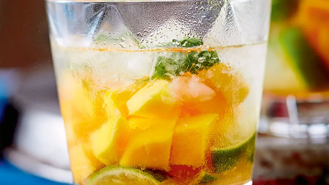 Mango-Caipirinha Rezept - Foto: LECKER @ Bauer Media Group Mango-Caipirinha Rezept - Foto: LECKER @ Bauer Media Group