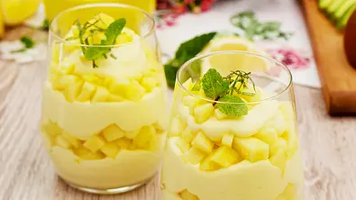 Mango-Dessert im Glas - Foto: ShowHeroes für LECKER @ Bauer Media Group