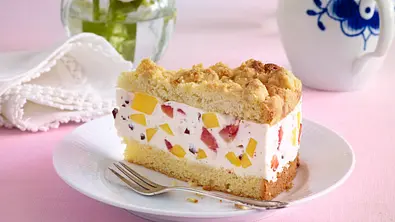 Mango-Erdbeer-Kuchen mit Butterstreuseln Rezept - Foto: LECKER @ Bauer Media Group