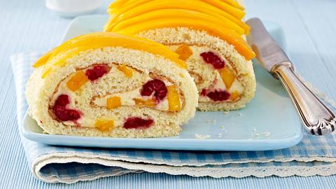 Mango-Himbeer-Biskuitrolle Rezept - Foto: House of Food / Bauer Food Experts KG