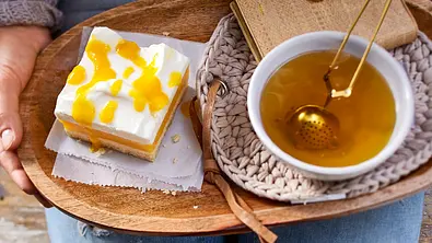 Mango-Joghurt-Schnitten „ein süßes Paar“ Rezept - Foto: LECKER @ Bauer Media Group