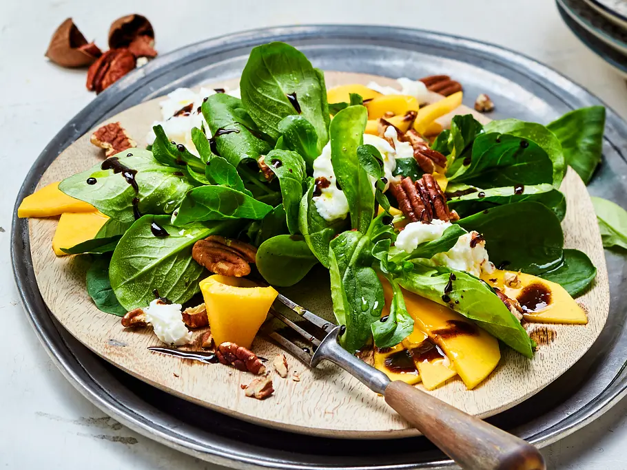 Mango-Mozzarella auf Feldsalat Rezept Mango-Mozzarella auf Feldsalat Rezept