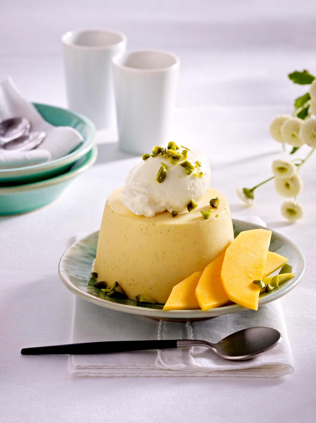 Mango-Parfait mit Sahne und Pistazien Rezept