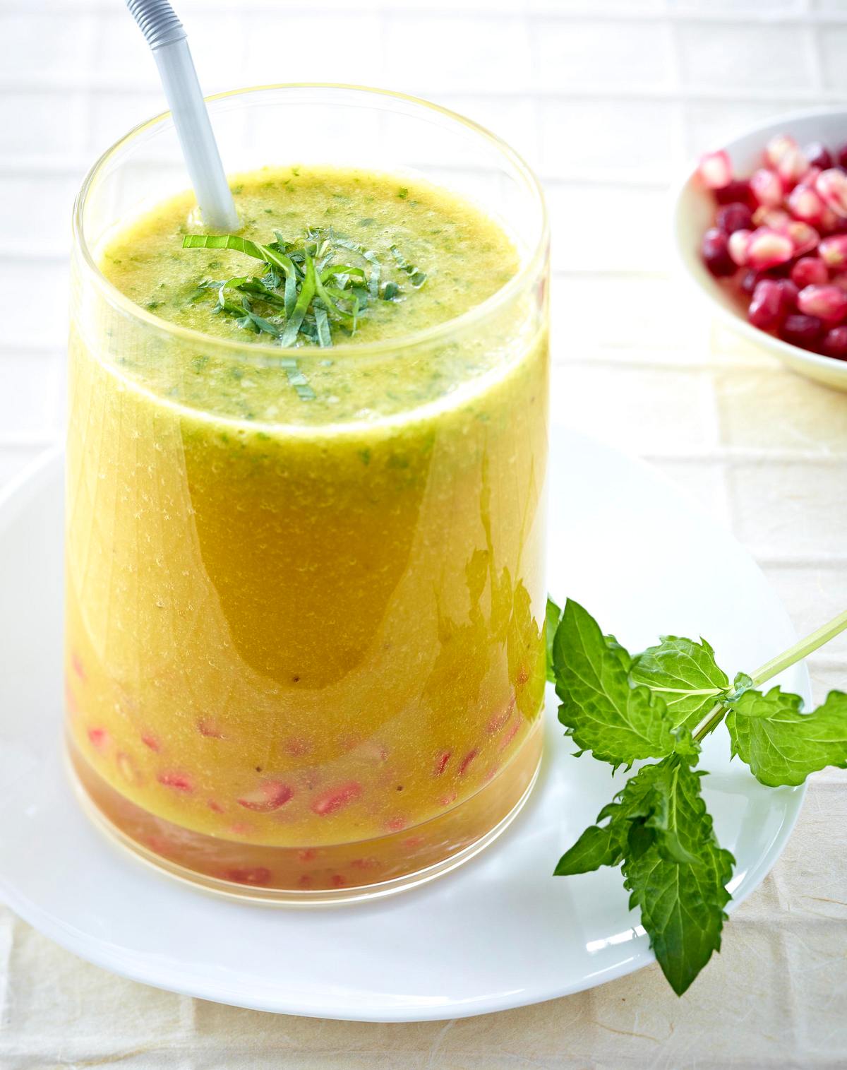 Mango-Smoothie mit Granatapfel Rezept