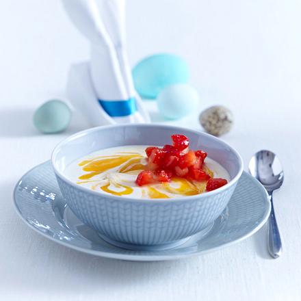 Mango-Vanillerahm-Töpfchen mit Erdbeersalat Rezept Mango-Vanillerahm-Töpfchen mit Erdbeersalat Rezept