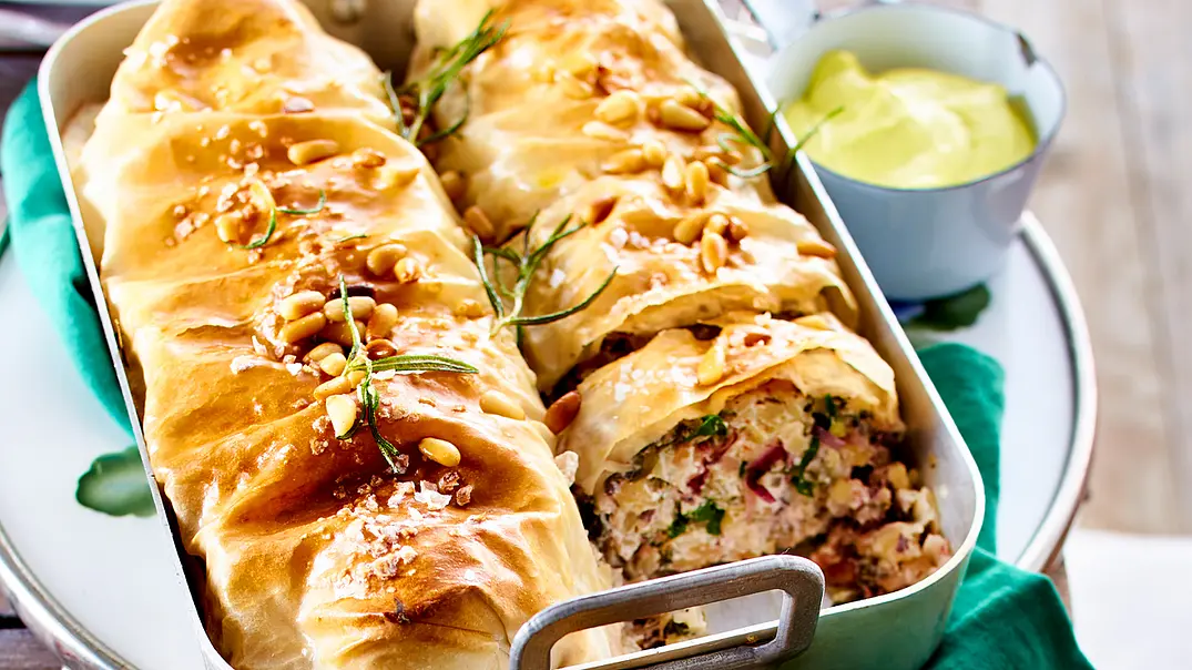 Mangold-Kartoffel-Strudel Rezept - Foto: LECKER @ Bauer Media Group