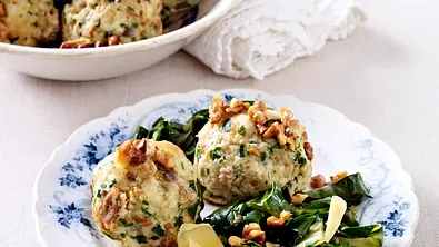Mangoldknödel mit Walnussbutter und Parmesan Rezept - Foto: LECKER @ Bauer Media Group