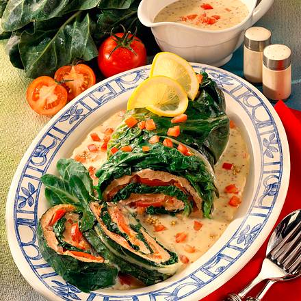 Mangoldrolle mit Brät-Tomatenfüllung und Senfsoße Rezept
