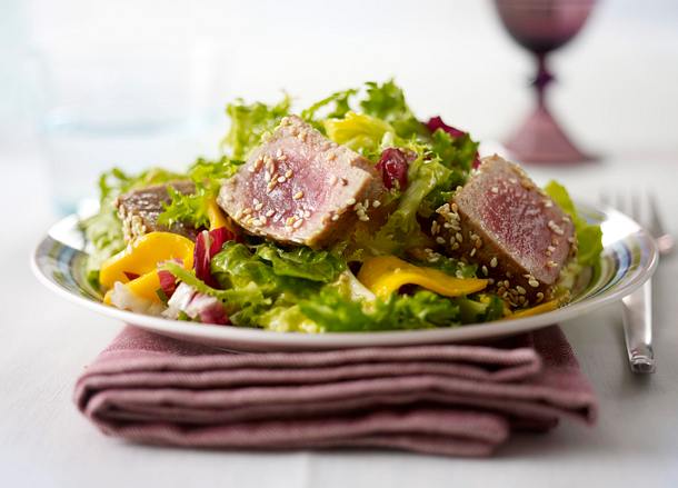 Mangosalat mit Sesamthunfisch Rezept Mangosalat mit Sesamthunfisch Rezept