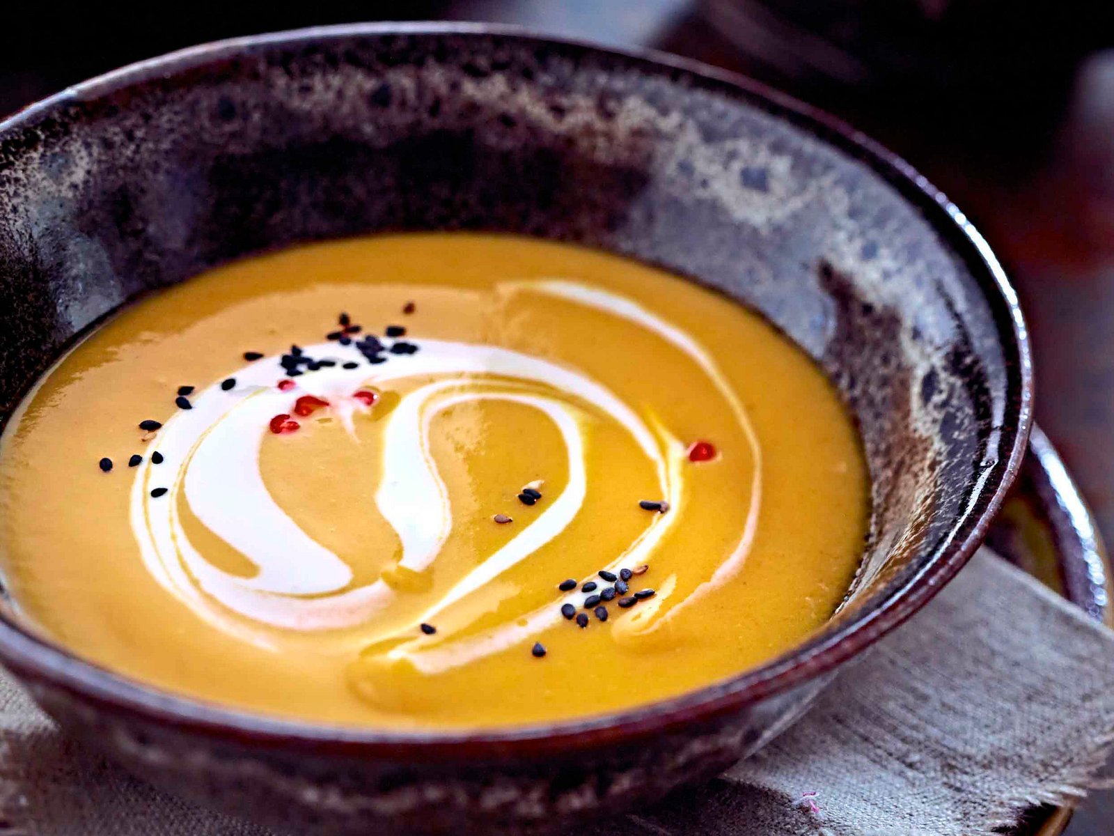 Mangosuppe mit Joghurt Rezept | LECKER Mangosuppe mit Joghurt Rezept | LECKER