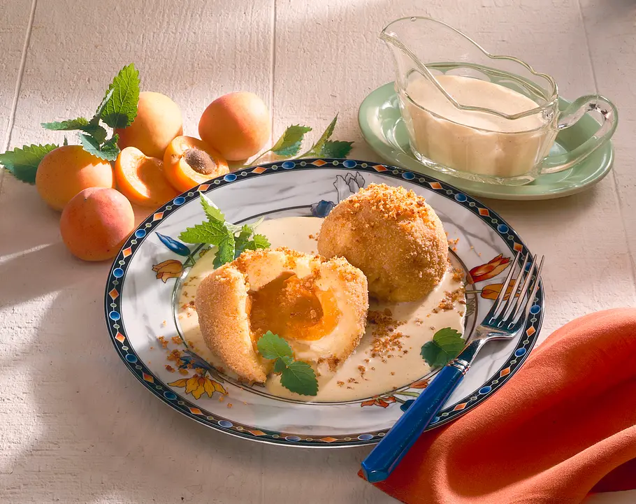 Marillenknödel mit Vanille-Soße Rezept Marillenknödel mit Vanille-Soße Rezept