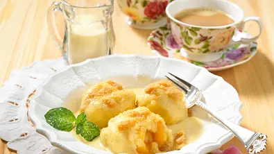Marillenknödel mit Vanillesoße Rezept - Foto: LECKER @ Bauer Media Group