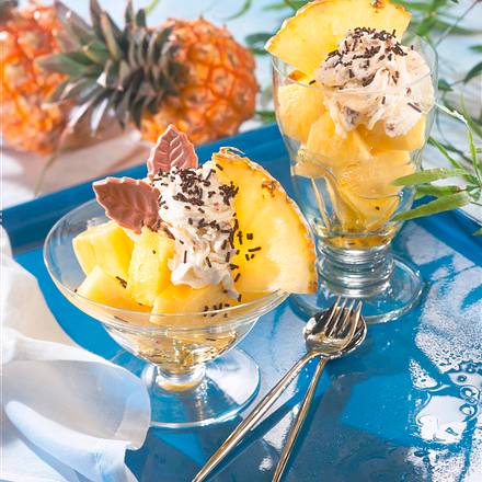 Marinierte Ananas mit Mokka-Sahne Rezept Marinierte Ananas mit Mokka-Sahne Rezept