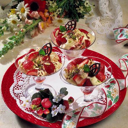 Marinierte Erdbeeren mit Aprikosencreme Rezept Marinierte Erdbeeren mit Aprikosencreme Rezept