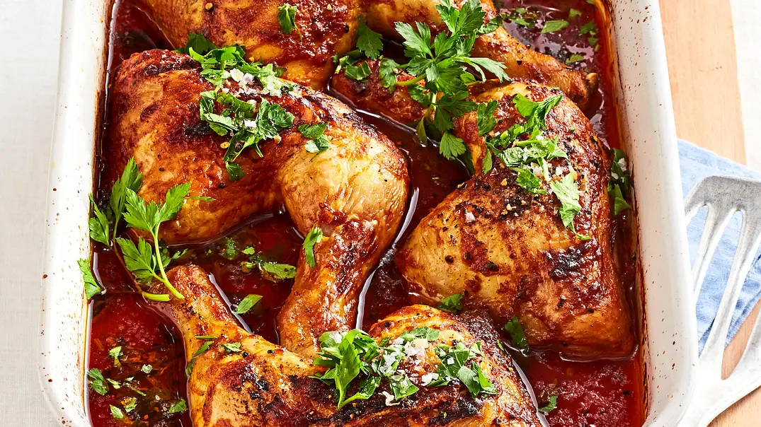 Marinierte Hähnchenkeulen mit Paprika-Reis Rezept - Foto: LECKER @ Bauer Media Group Marinierte Hähnchenkeulen mit Paprika-Reis Rezept - Foto: LECKER @ Bauer Media Group