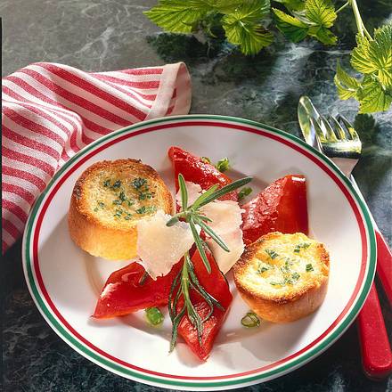 Marinierte Paprika mit Rosmarin-Baguette Rezept