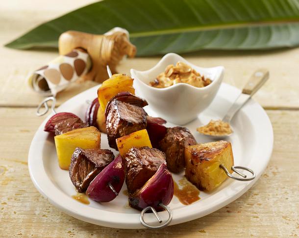 Marinierte Rindfleischspieße mit Ananas und Zwiebeln Rezept Marinierte Rindfleischspieße mit Ananas und Zwiebeln Rezept