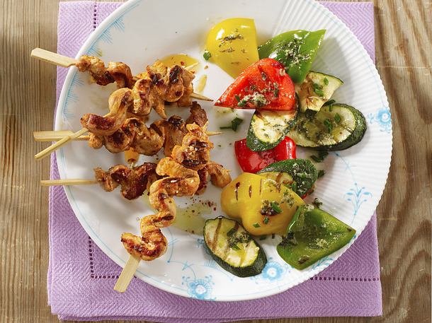 Marinierte Schnitzelspieße mit Grillgemüse Rezept