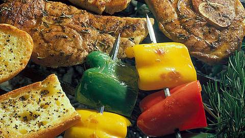 Marinierte Schweineschulter mit Paprikaspießen Rezept - Foto: Klemme