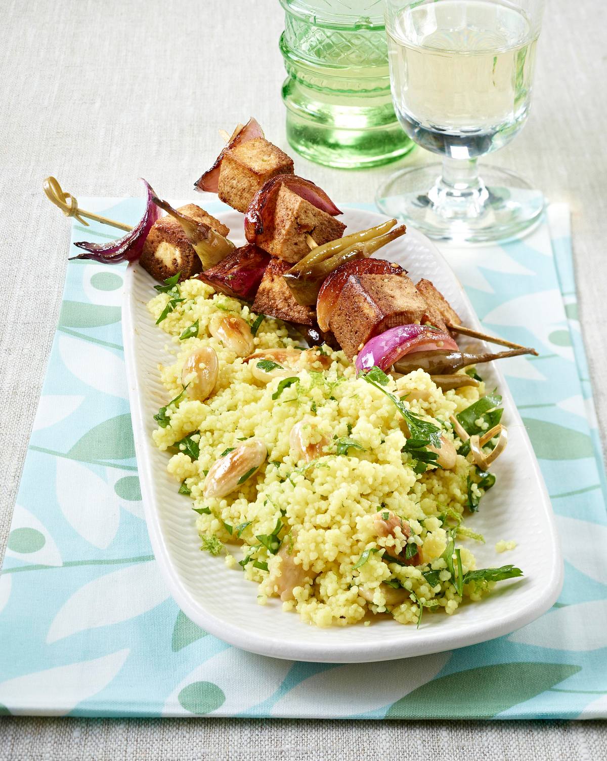 Marinierte Tofuspieße auf Mandel-Couscous Rezept