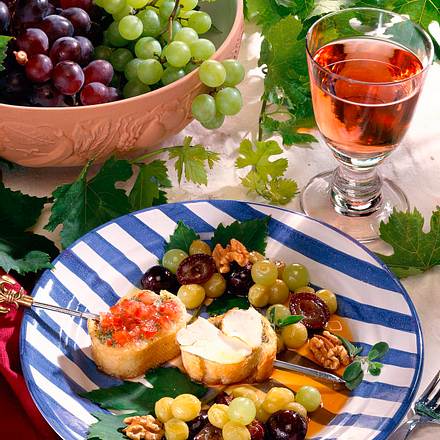 Marinierte Trauben zu Crostinispießen Rezept Marinierte Trauben zu Crostinispießen Rezept