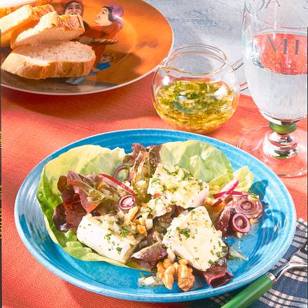 Marinierter Brie mit Nüssen Rezept Marinierter Brie mit Nüssen Rezept