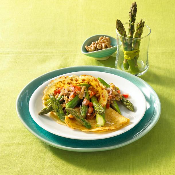Marinierter grüner Spargel in Crêpes Rezept