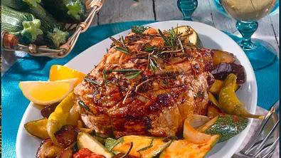 Marinierter Kräuterbraten Rezept - Foto: LECKER @ Bauer Media Group