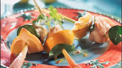 Marinierter Seeteufel auf Zitronengrasspießen Rezept - Foto: LECKER @ Bauer Media Group