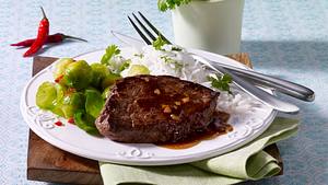 Mariniertes Rindersteak mit Chili-Rosenkohl Rezept - Foto: House of Food / Bauer Food Experts KG