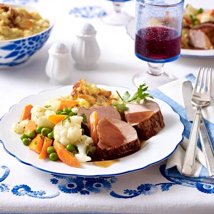 Mariniertes Schweinefilet mit Gartengemüse und Mandel-Kartoffelpüree Rezept Mariniertes Schweinefilet mit Gartengemüse und Mandel-Kartoffelpüree Rezept