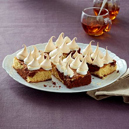 Marmor-Brownie-Kuchen mit Schneemützchen Rezept