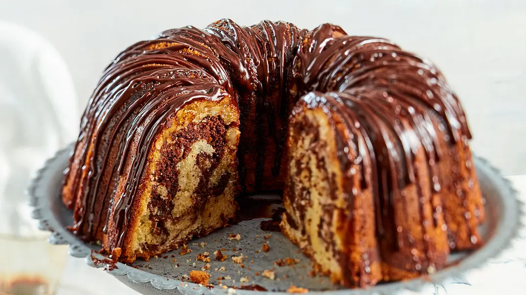 Marmor-Gugelhupf mit einem Schuss Espresso Rezept - Foto: LECKER @ Bauer Media Group Marmor-Gugelhupf mit einem Schuss Espresso Rezept - Foto: LECKER @ Bauer Media Group