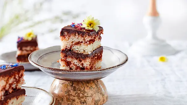 Marmor-Petits-Fours mit Schoko-Ganache Rezept - Foto: LECKER @ Bauer Media Group Marmor-Petits-Fours mit Schoko-Ganache Rezept - Foto: LECKER @ Bauer Media Group