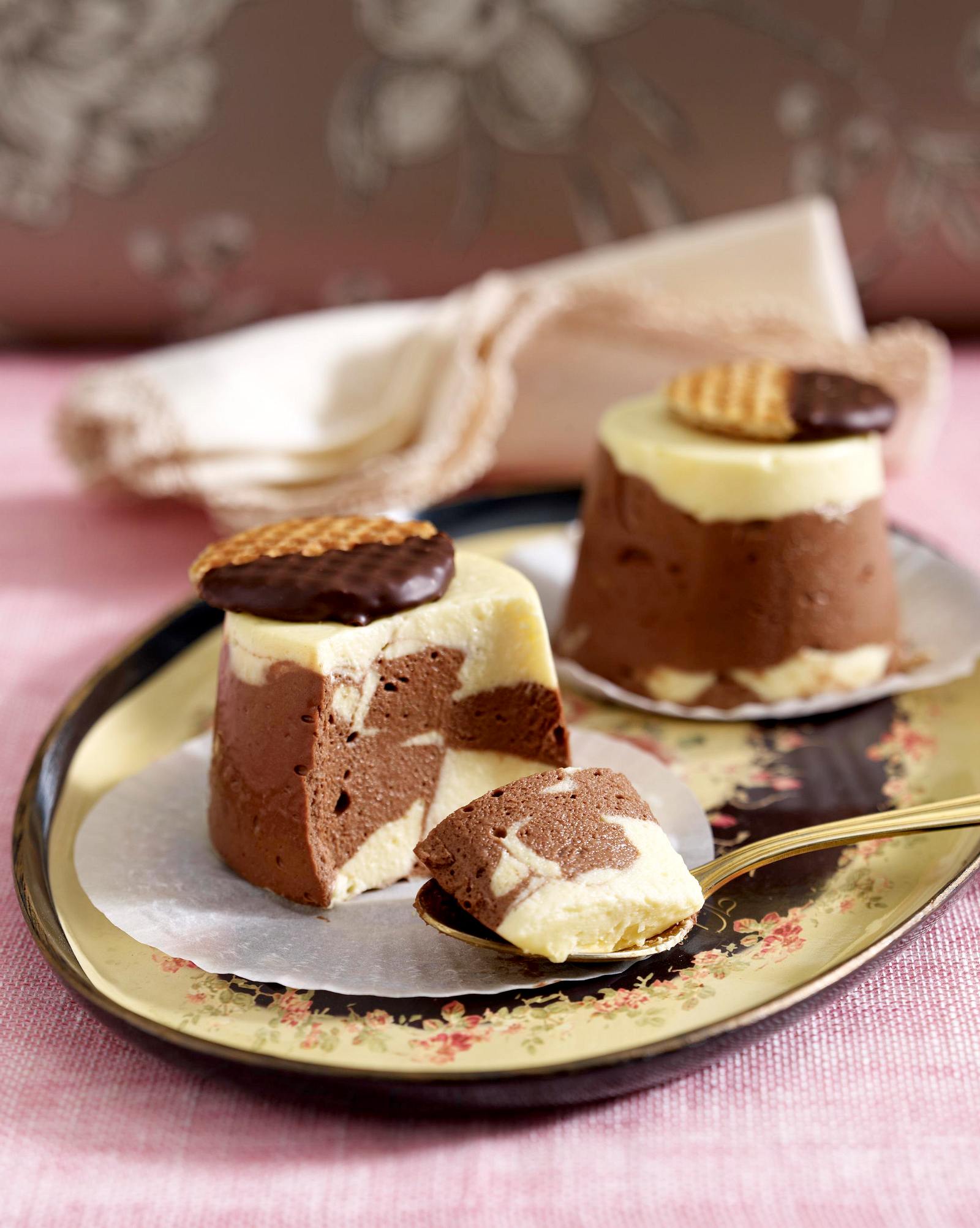 Marmorcreme mit Schokowaffel Rezept | LECKER