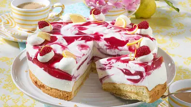Marmorierte Himbeer-Zitronen-Torte Rezept - Foto: LECKER @ Bauer Media Group