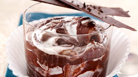 Marmorierte Schokoladencreme mit Mokkastreifen Rezept - Foto: House of Food / Bauer Food Experts KG