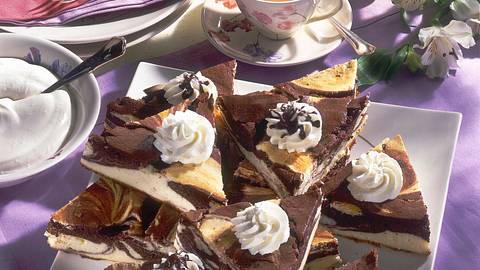 Marmorierter Blechkuchen Rezept - Foto: House of Food / Bauer Food Experts KG